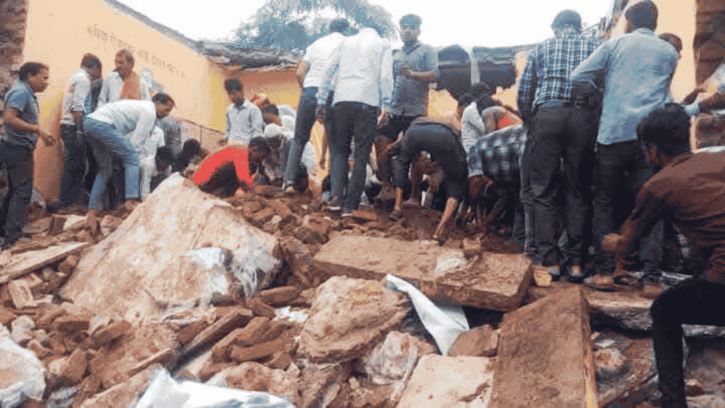 पिपलोदी, झालावाड़ स्कूल की दीवार गिरने से 7 बच्चों की दर्दनाक मौत – कब सुधरेग� (4)